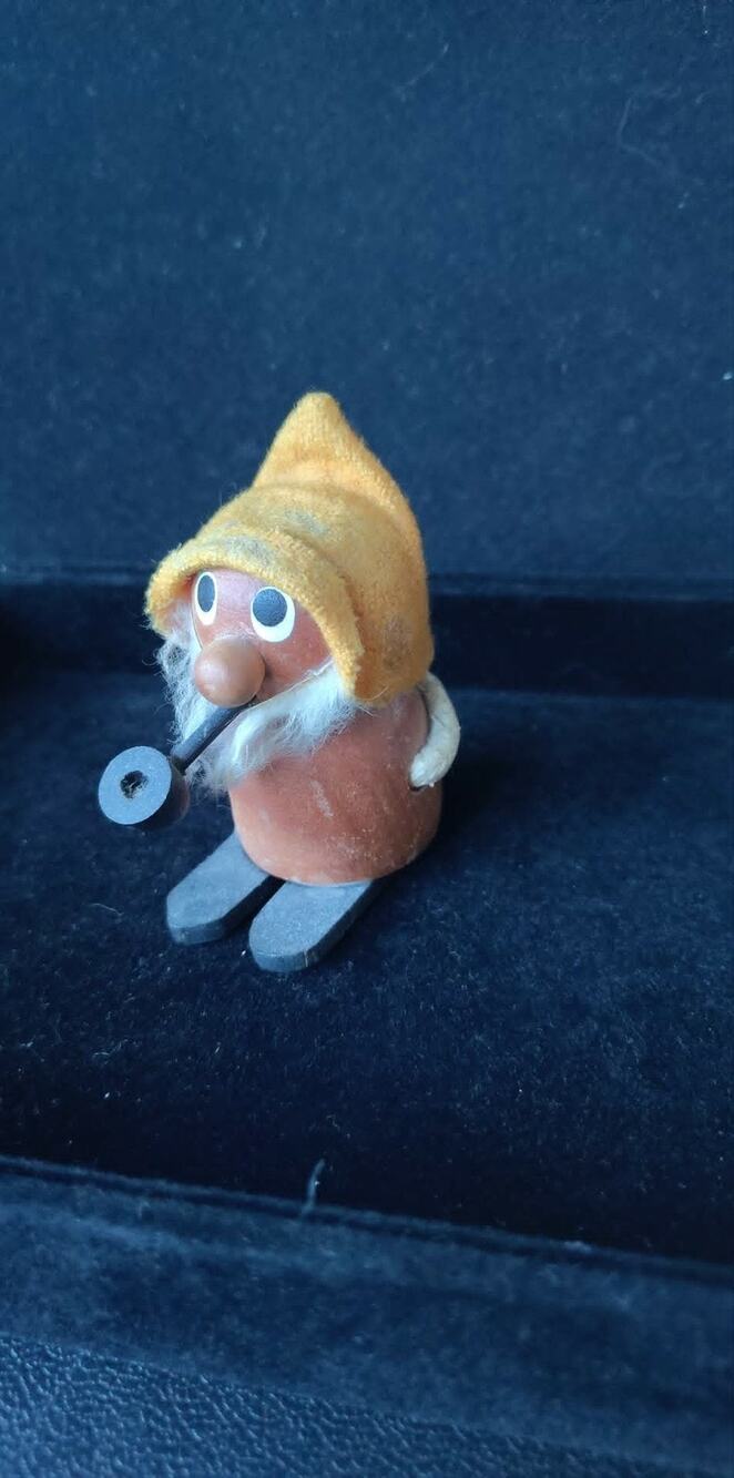 Vintage wooden skiing gnome figure pipe skis Kurt Adler style 1960s Christmas G